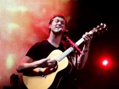 Phillip Phillips "Volcano" AI tour Detroit S11 - YouTube