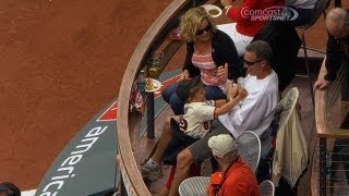 Young fan upset with dad after losing foul ball