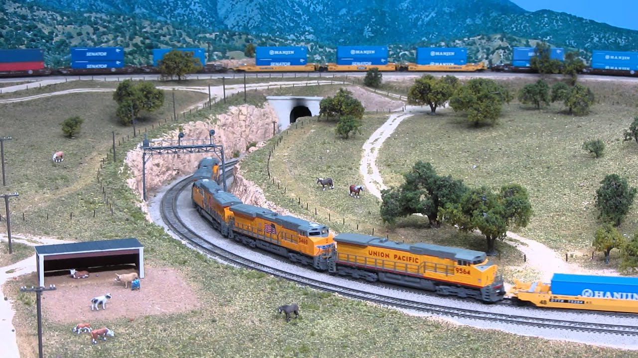 Tehachapi Loop Stack Train in N scale - YouTube