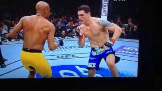 Anderson Silva quebra o pe