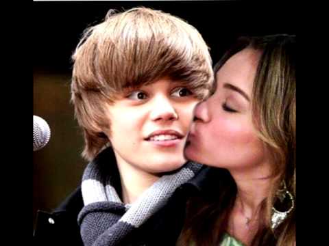 Mar 07, 2011 · Justin-Bieber-Kissing-Selena-Gomez-on-the-Lips miley cyrus Mar 07, 2011 · Justin-Bieber-Kissing-Selena-Gomez-on-the-Lips miley cyrus
