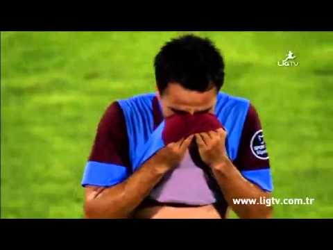 Jogador chora e abandona jogo porque adeptos insultam mãe falecida! Jogador chora e abandona jogo porque adeptos insultam mãe falecida!
