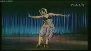Paijaniya bol-Lata mangeshkar(nache mayuri) - YouTube