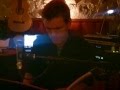 CHARLY CHAPLIN PAR UN CLIENT AU PIANO