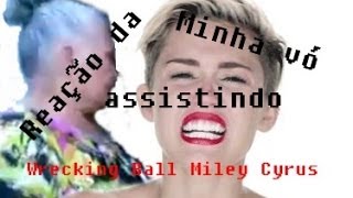 Reação da minha vó assistindo o clipe da Miley Cyrus - Wrecking Ball