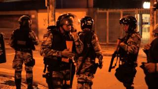 Policial 

Militar pede reforços para atacar manifestantes durante protestos 