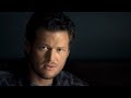 Blake Shelton - Who Are You When I'm Not Looking
