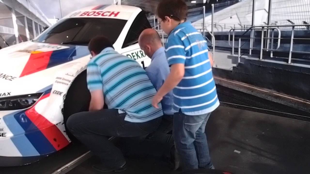 Cambio de ruedas a un coche de carreras en la DTM de Cheste.AVI ...