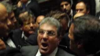 2013-09-10 aggressione al gruppo parlamentare M5S Camera