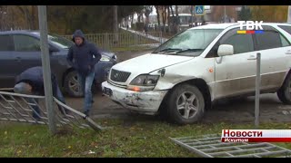 В Искитиме столкнулись машины, от силы удара автомобиль отбросило на пешехода