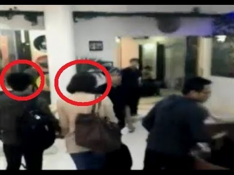 Hình ảnh trong video Ariel dan Sophia Latjuba Kepergok Masuk Hotel
