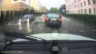 Ливни в Москве или бесплатная автомобильная мойка / Hard raining in Moscow or Carwash for free