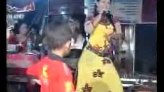 Campursari dangdut goyang nafsu..bola salju @ toko
