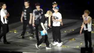 [130706] Henry somersault + Super Junior checking their crotches @ SS5 Singapore