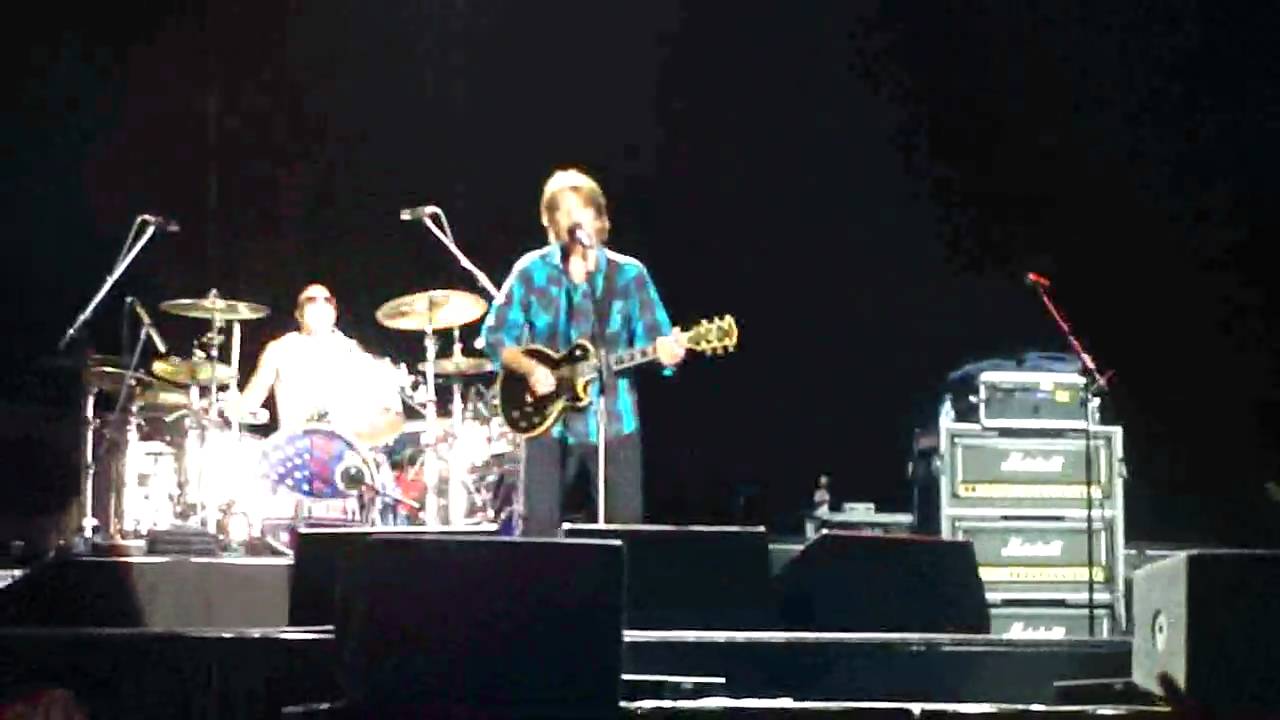 John Fogerty - Bad Moon Rising & Fortunate Son - YouTube