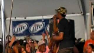 Kid Cudi - Is There any Love (Live @ The Roots Picnic 09)