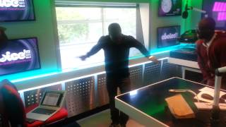 Kevin Hart does the Azonto on Choice Breakfast