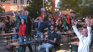 Casa Azzurri a Monaco di Baviera: l'esultanza dei tifosi ai gol di Belgio-Italia 1-2 | EURO 2020