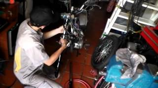 Como cambiar el aceite hidráulico a las barras de una moto 3/4