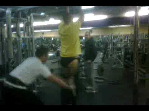 guy gets pantsed at gym youtube getting pants