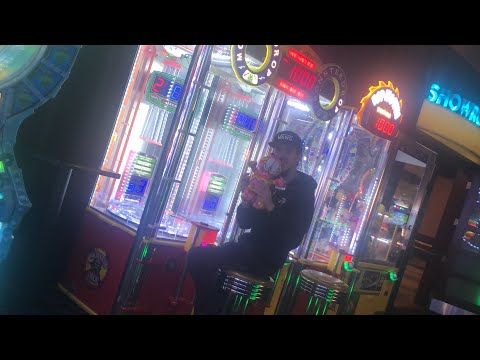 Garfield Winning Jackpots At The Arcade?!