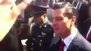 Corretean a Enrique Peña Nieto como delincuente en Queretaro.