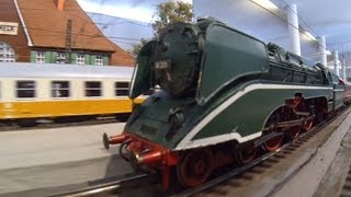 Dampflok 18 201 Parallelfahrt Spur 0 Modelleisenbahn im Verkehrsmuseum Dresden