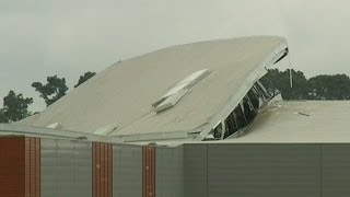 Effondrement spectaculaire du toit du centre commercial Le Grand Moun dans les Landes