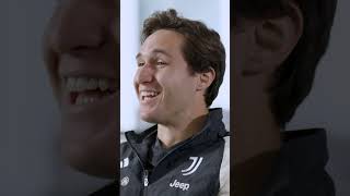 Chiesa doing the Guess the Player challenge ⚪⚫