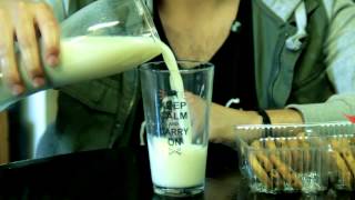 How to Eat Milk and Cookies Like a Boss