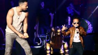 romeo santos canta con niño en Boston(click HD) lower volume.