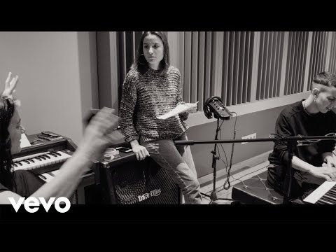 Guadi Galego - Fronteres ft. Judit Neddermann, Clara Peya