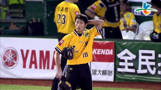 20130927 CPBL 象VS獅 6下 張志豪大秀超完美美技接殺 官大元感動迎接他回來