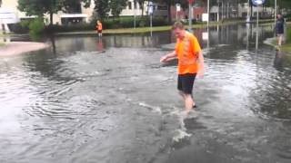 20-6-2013 Enorme wateroverlast Jupiterstraat/Auke Vleerstraat Enschede