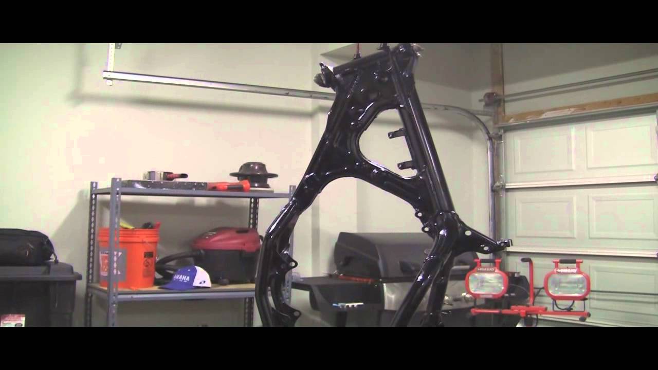 YZ125 Part 22 2 Stroke Painting the Frame with VHT Roll Bar Paint
