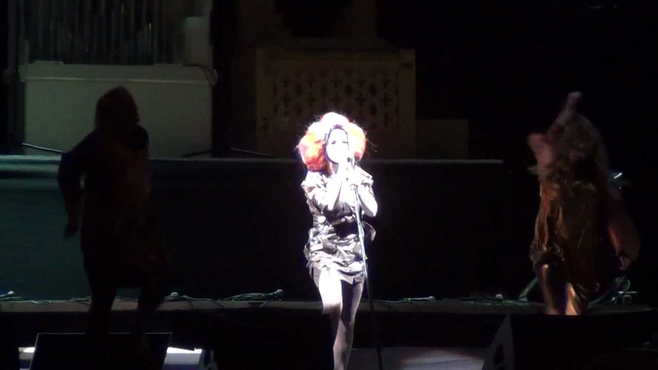 Bjork - Army of me (Lollapalooza, Chile 2012) - YouTube