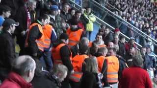 "Profesionální" zákrok security v Hradci Králové (Hradec - Plzeň - 3:0)