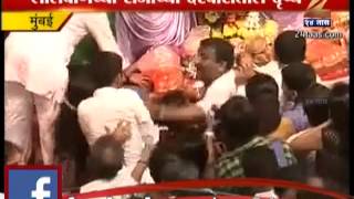 Zee24Taas: lalbaug raja mandal misbehave with devotee