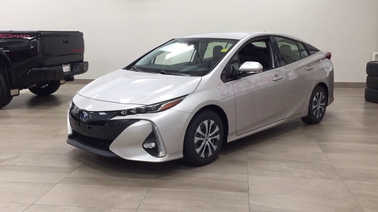 Toyota Prius универсал 2020