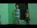 ca vang boi trong be nuoc