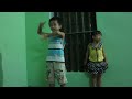 ca vang boi trong be nuoc