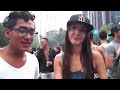 Besando Chicas Hermosas Con Truco De Magia- Marcha Gay 2015