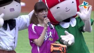 20130810 CPBL 猿VS犀牛 花絮 義家人愛懿佳，超正主播懿佳開出精采好球