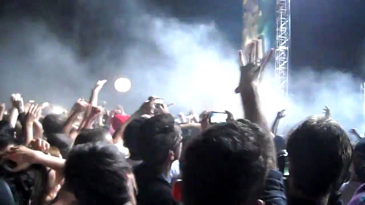 Crystal Castles - "Baptism" at HARD Summer 2010 - YouTube