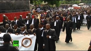 Адвокаты Гаити устроили митинг в поддержку опального коллеги
