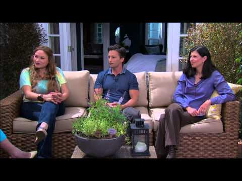 Home&Family-Garden Round Table