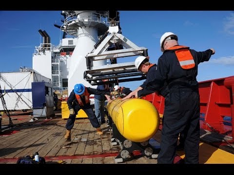 Australian authorities say the underwater hunt for the black box from missing flight MH370 will begin later today.

Air Chief Marshal Angus Houston told a news conference: \