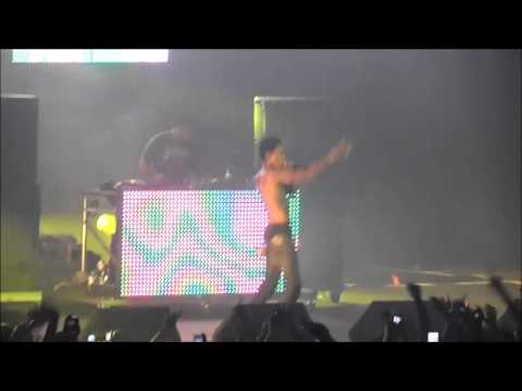 Wiz Khalifa - "Black and Yellow" Live In London