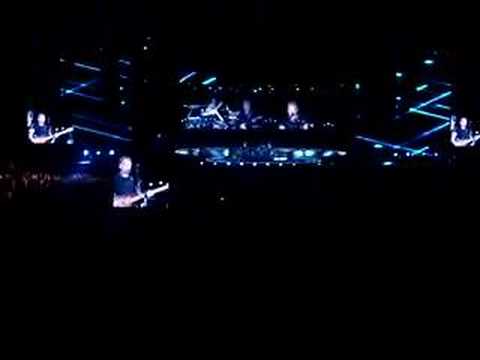 Walking on the moon -The Police - Buenos aires.2-12-07. - YouTube