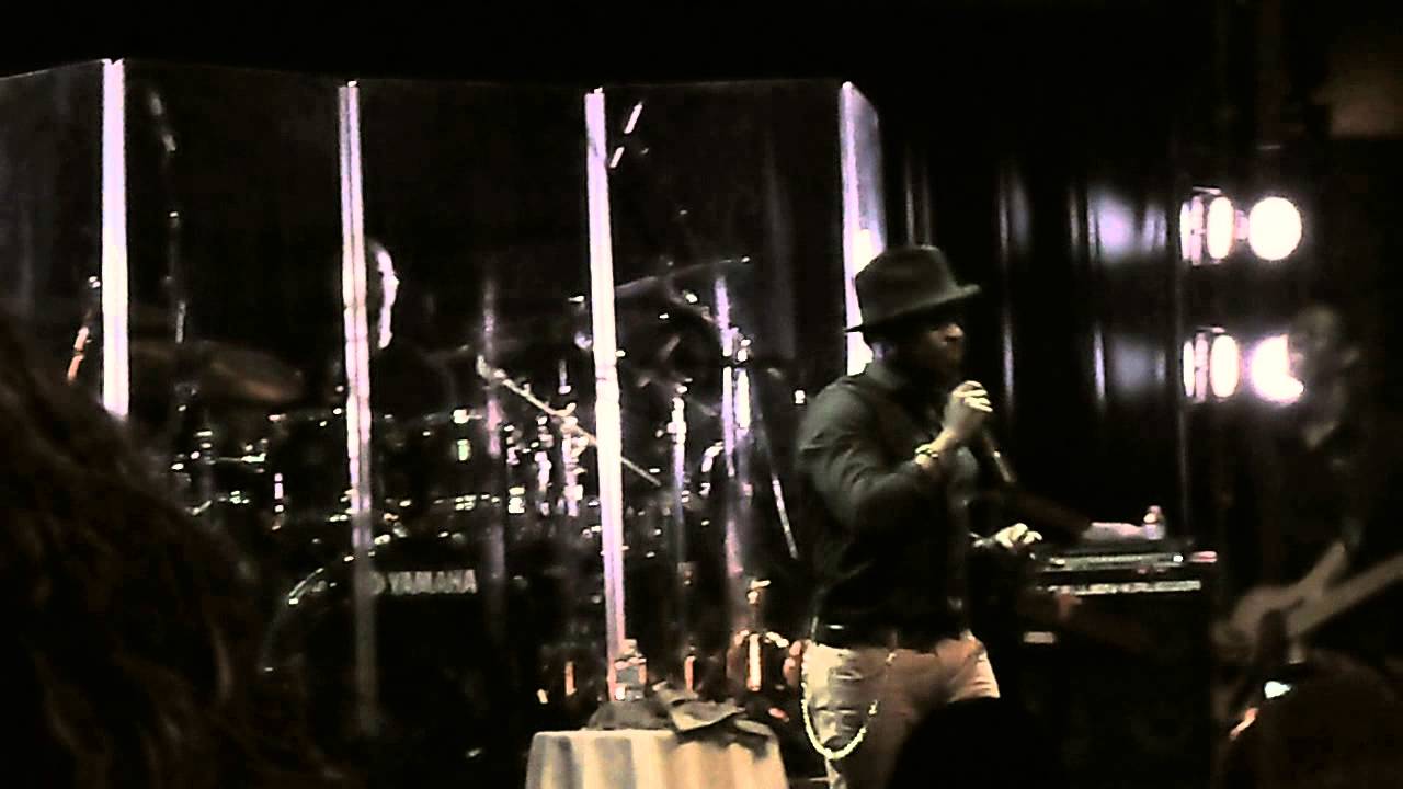 Anthony Hamilton singing "Best of Me" @ Epic Center in MPLS - YouTube